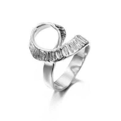 Anillo de textura orgánica en plata de ley 925
