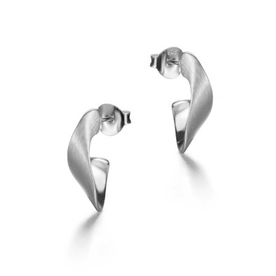 Curved earrings in sterling silver