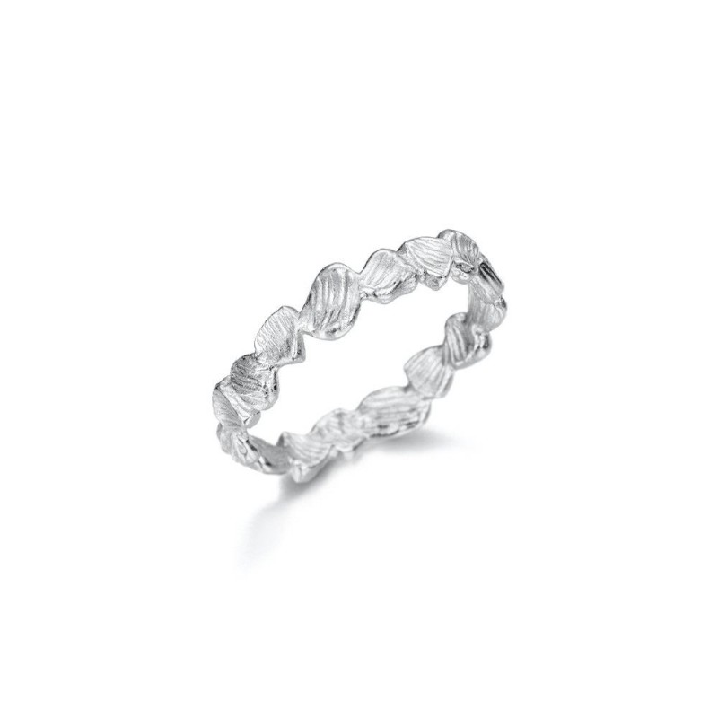 Ring with an irregular texture in 925 sterling silver